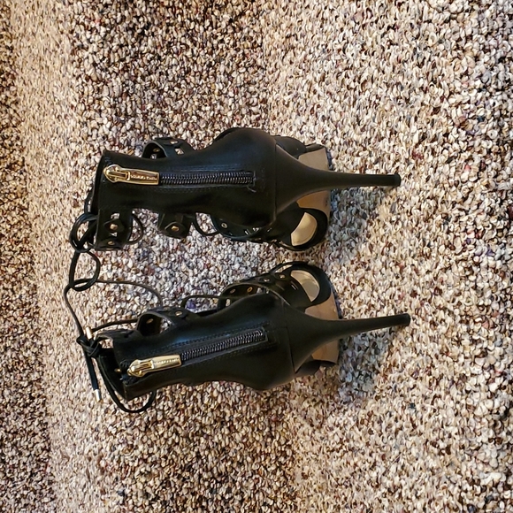 🖤💋Vince Camuto💋🖤Kazie lace up black heels with zipper, size 8. - Picture 10 of 16